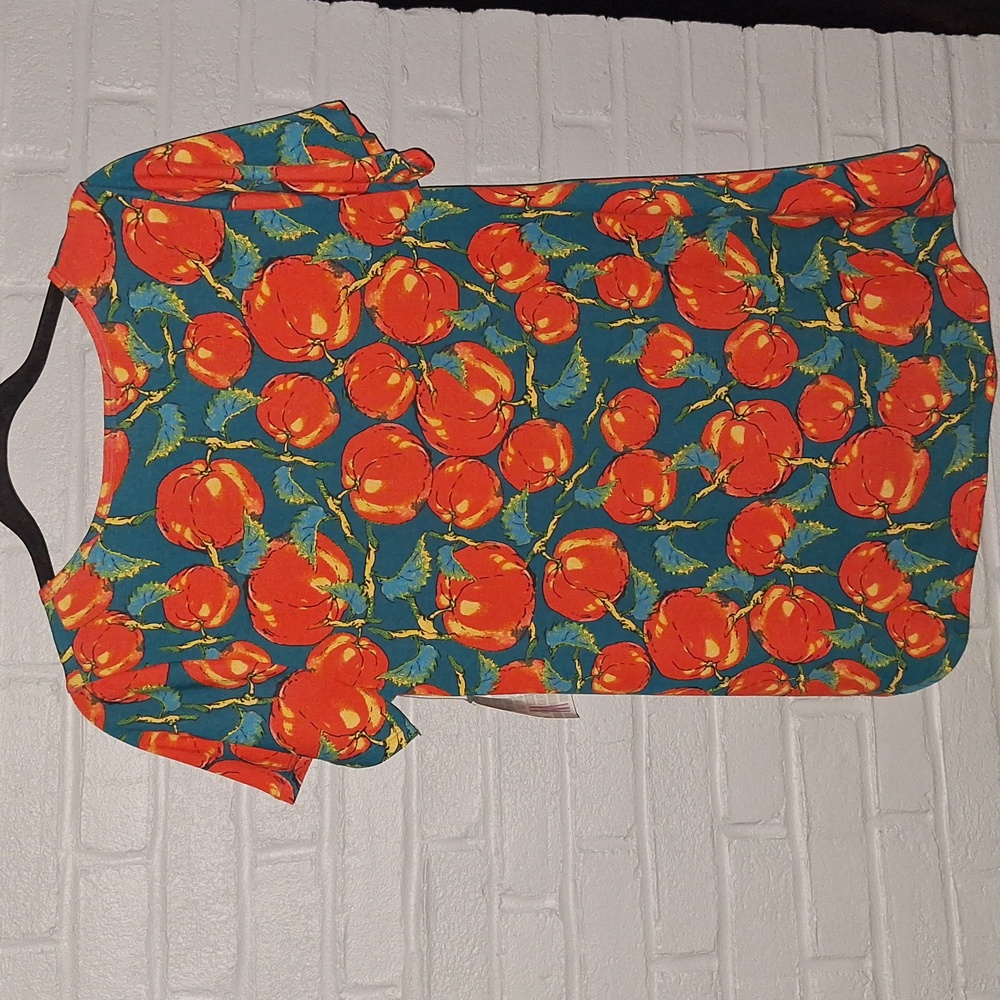 🍅 LuLaroe Tomatoes classic T tee-shirt Size M - Picture 4 of 6